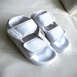 New Adidas Adilette 3.0 Sandal size M7/W8.5